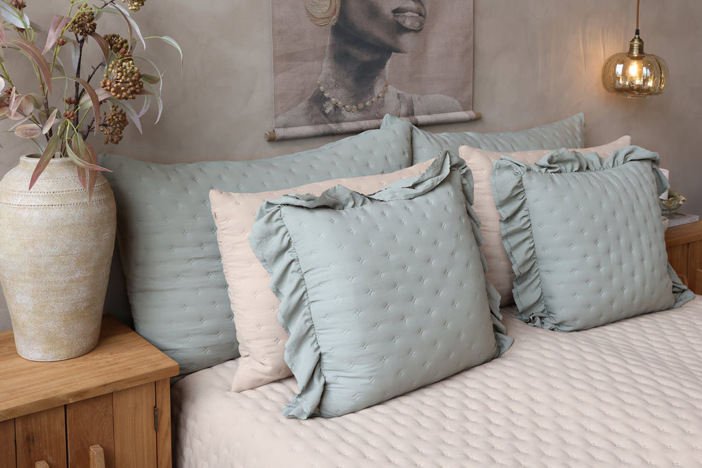Aix Soft putetrekk med volangkant – opal