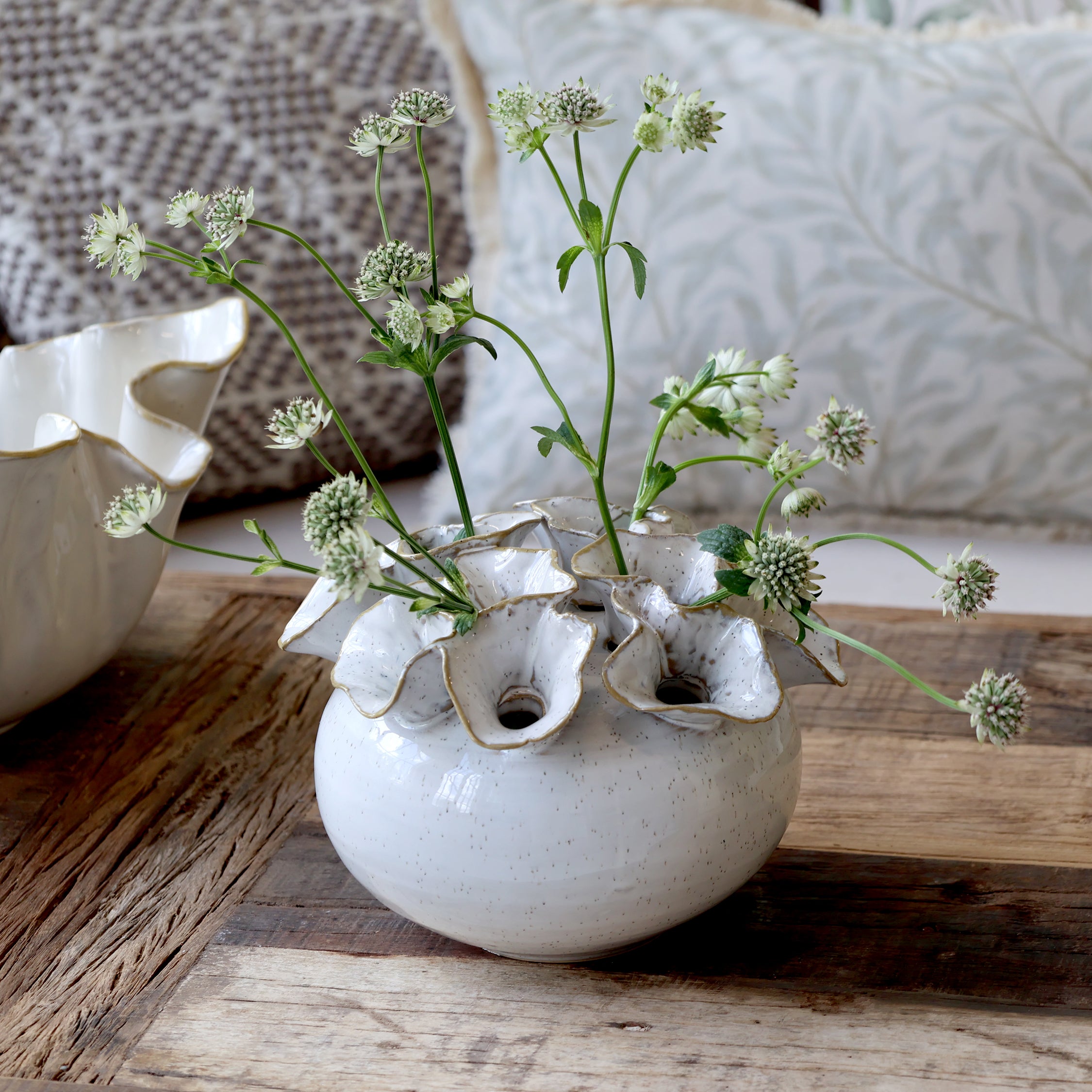 Vase m. 12 huller til blomster