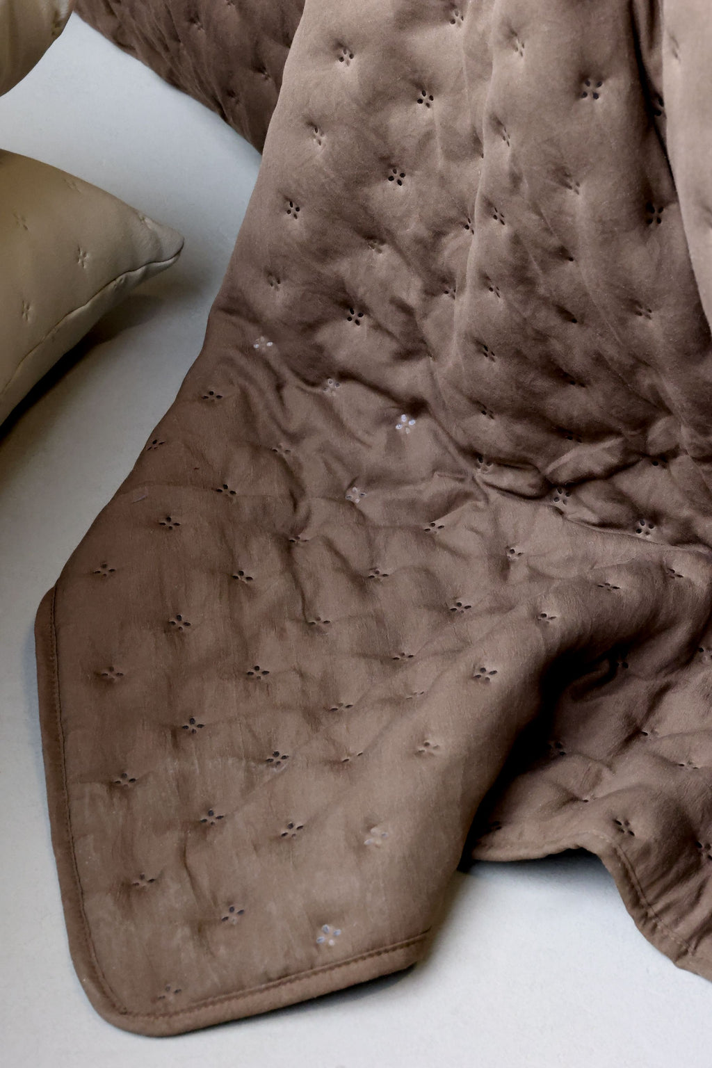 Aix Soft Quilt – Valnøtt